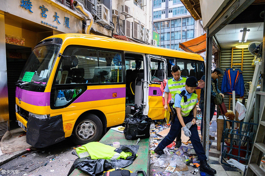 香港一校车致多人死亡 原因竟如此荒谬