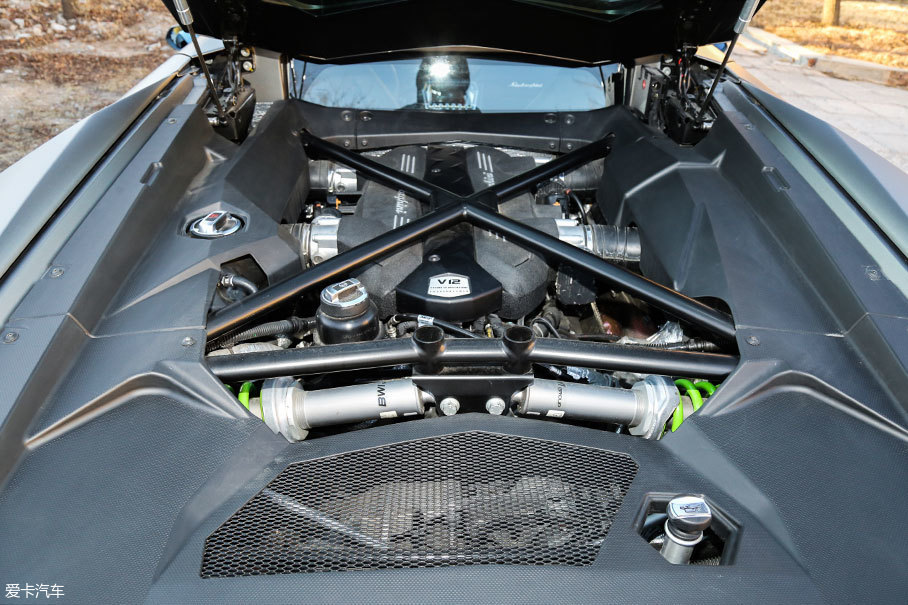 Aventador Sһ̨6.5L V12554kW740PsֵŤ690Nm/rpm0-100km/h2.9s