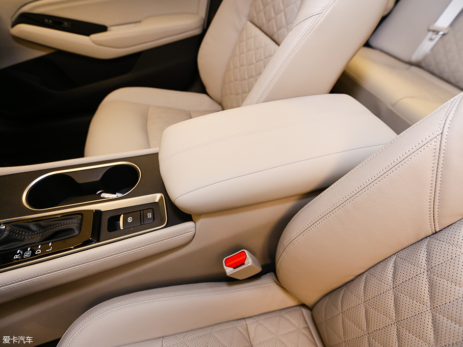 實拍東風日產(chǎn)天籟ALTIMA