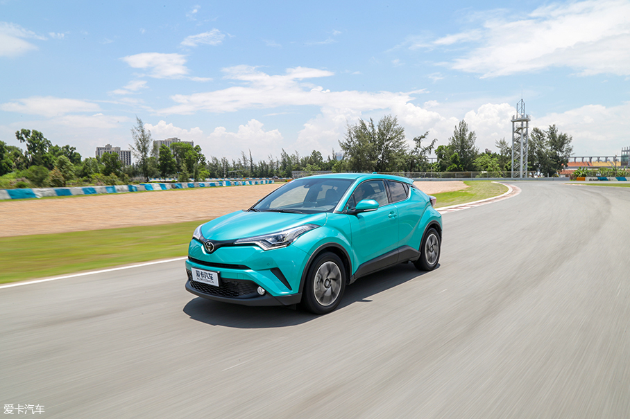 动态表现出色 试驾广汽丰田C-HR 2.0L