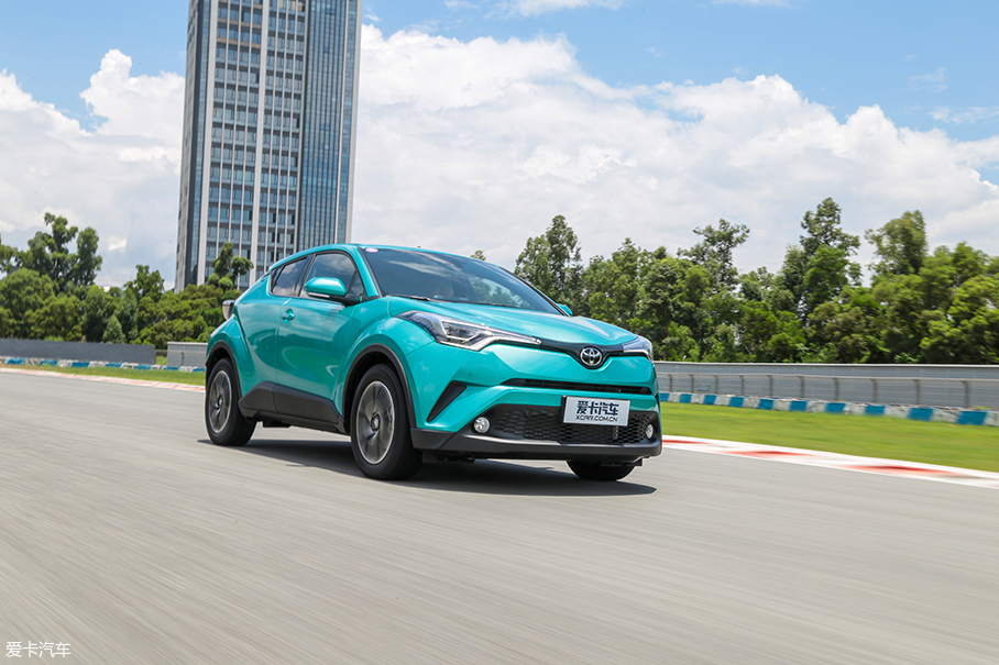 动态表现出色 试驾广汽丰田C-HR 2.0L