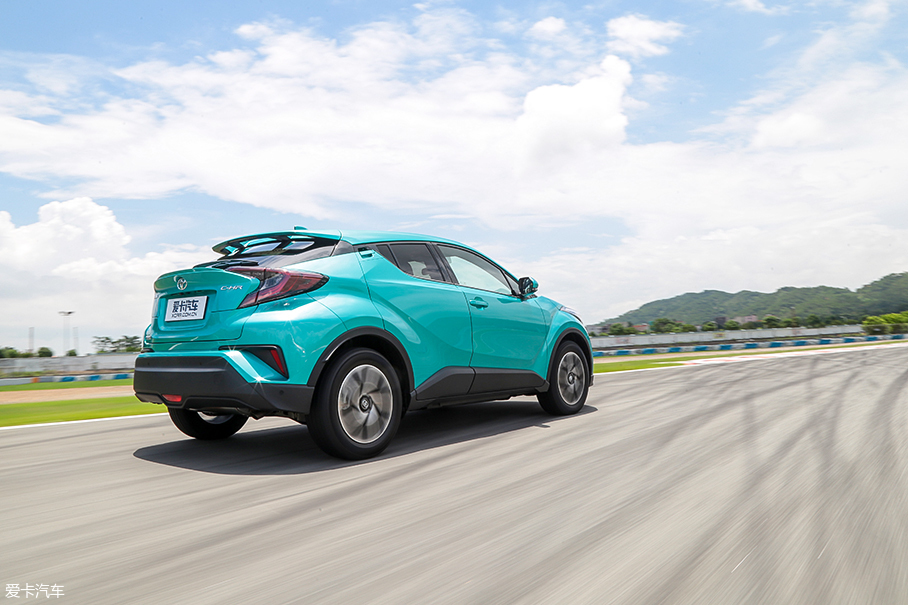 动态表现出色 试驾广汽丰田C-HR 2.0L