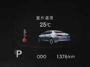 2011款2.4L TOP 自动 中控区