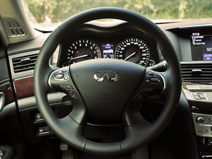 2011款M37 中控区