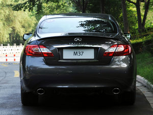 2011款M37 整体外观
