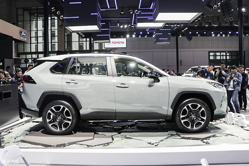 一汽丰田2019款RAV4