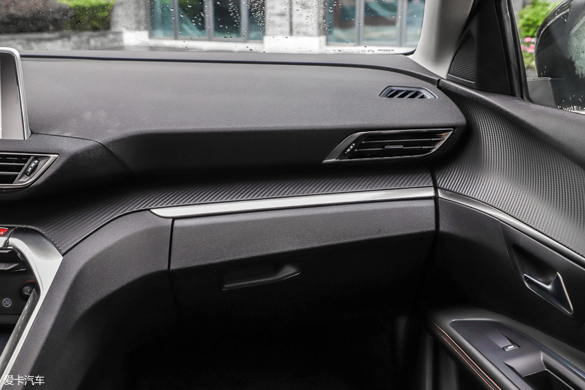 實拍 東風標致4008黑耀版：內飾
