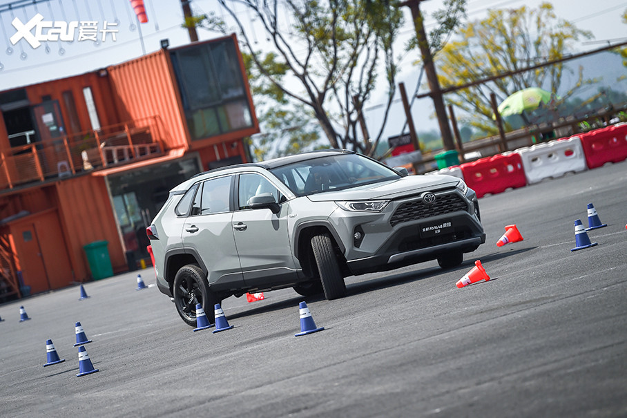 ȫһRAV4ٷŵСת뾶Դﵽ5.5m̴Ϊ2.5Ȧ