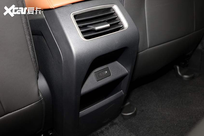 吉利遠景X6：內飾