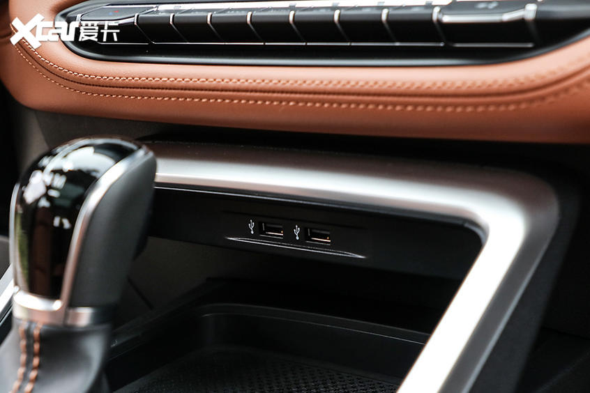 吉利遠景X6：內飾