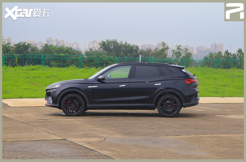 场地试驾MARVEL R