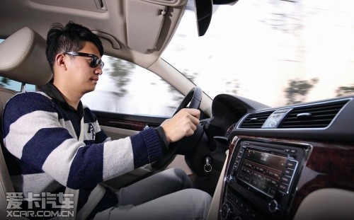 三车对比；2.0T；中级车；轿车；运动
