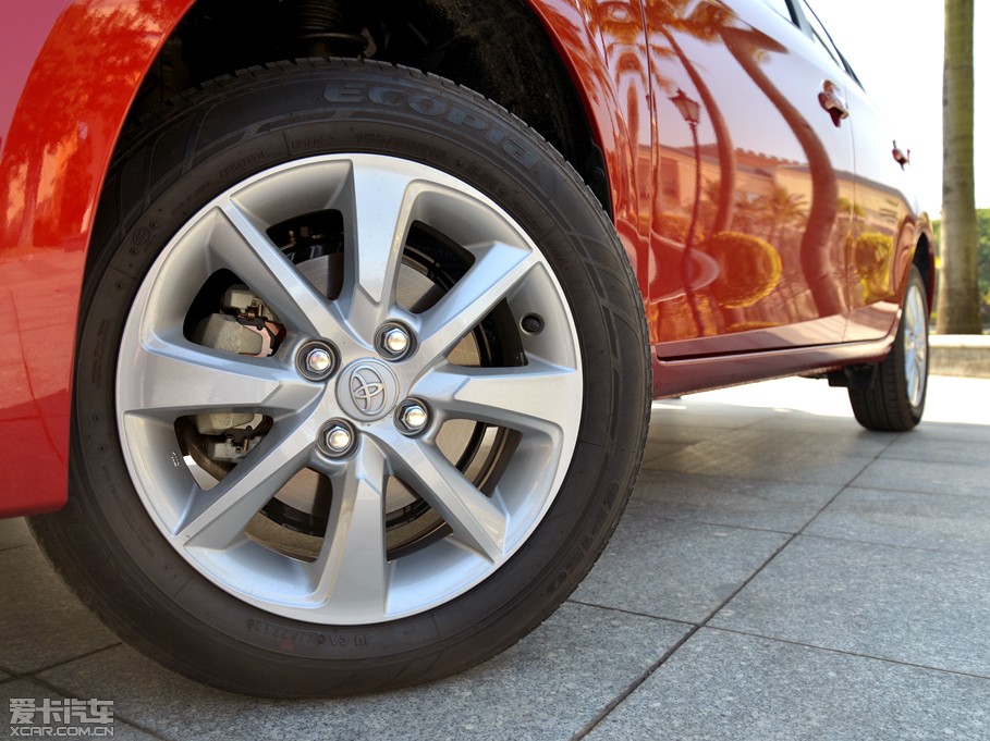 2014��YARiS L ���� 1.5GS �Ԅ��J�Ӱ�