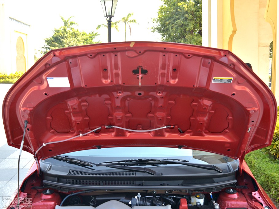 2014��YARiS L ���� 1.5GS �Ԅ��J�Ӱ�