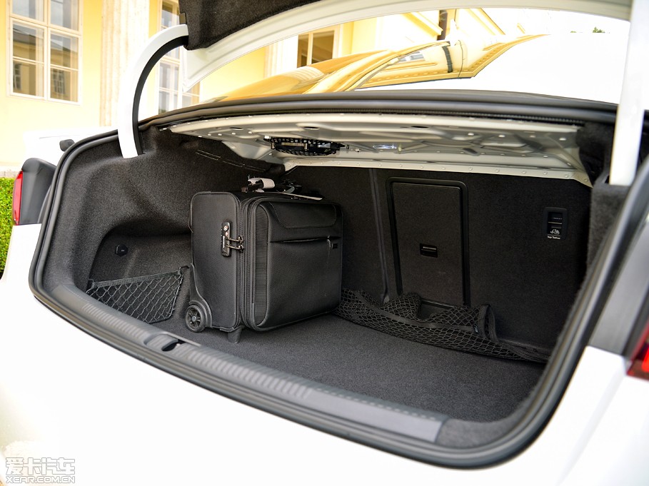 2014WA3 Limousine(M) Sedan