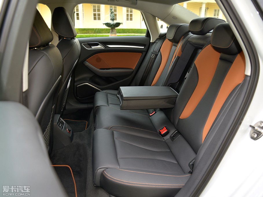 2014WA3 Limousine(M) Sedan