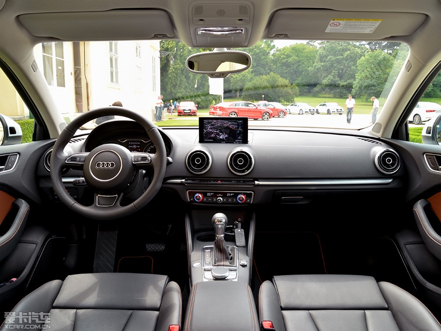 2014WA3 Limousine(M) Sedan