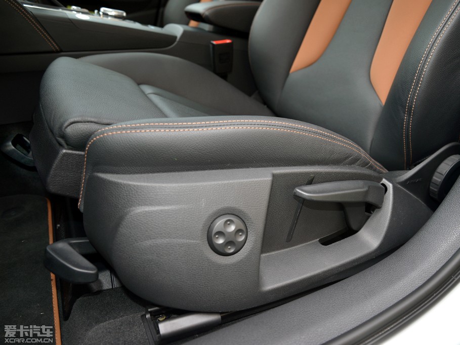 2014WA3 Limousine(M) Sedan