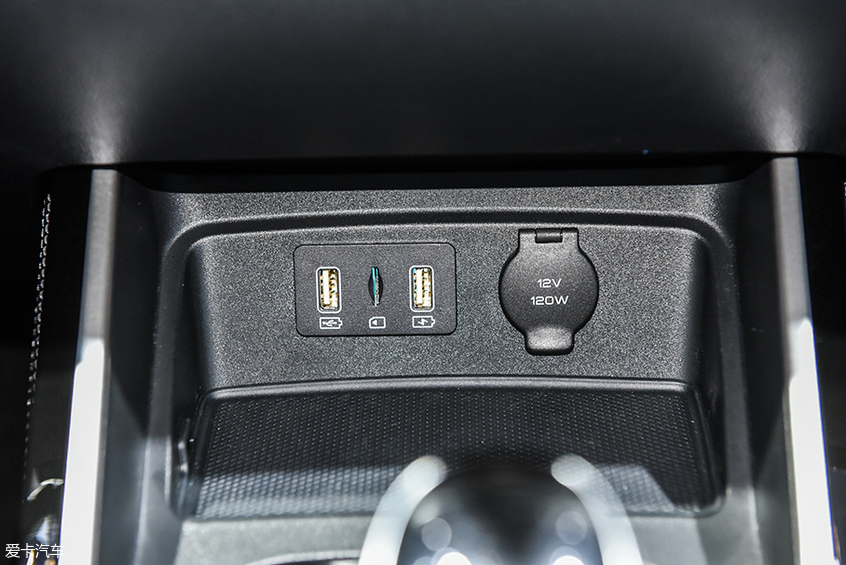 比亞迪汽車2019款秦