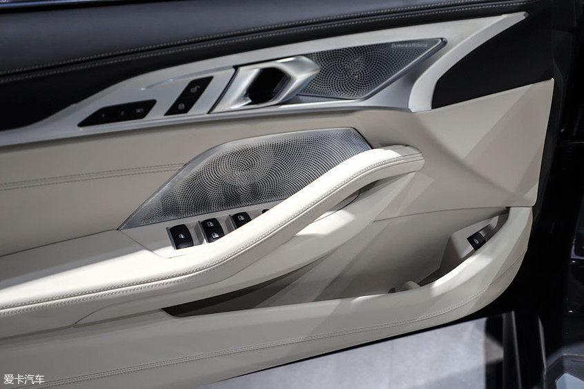 全新寶馬8系敞篷轎跑車