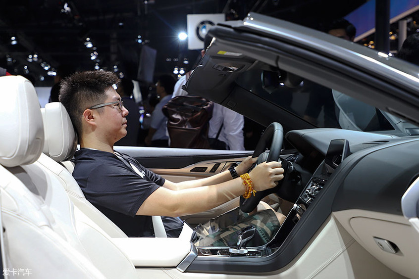 全新寶馬8系敞篷轎跑車