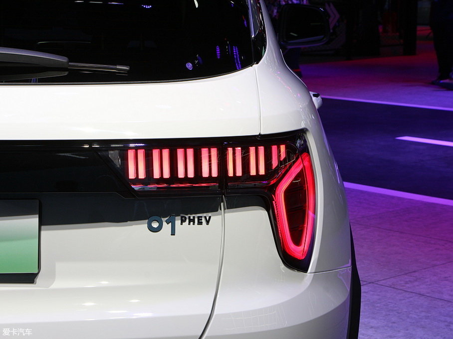2019I01 PHEV 