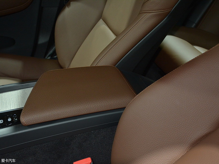 2020���֠���XC60 