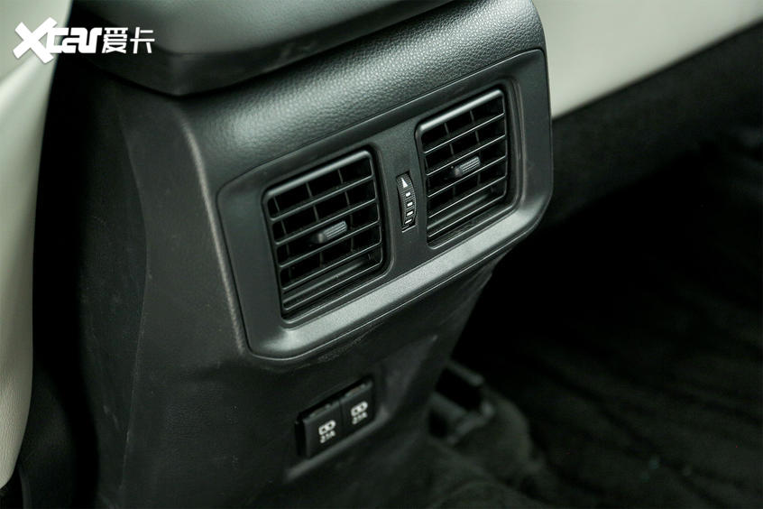 廣汽豐田2020款威蘭達后排出風口