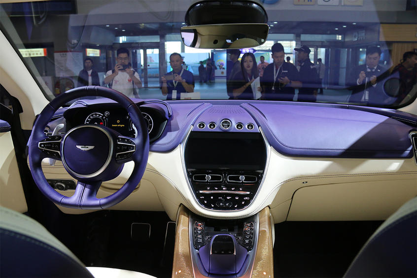 阿斯頓·馬丁DBX