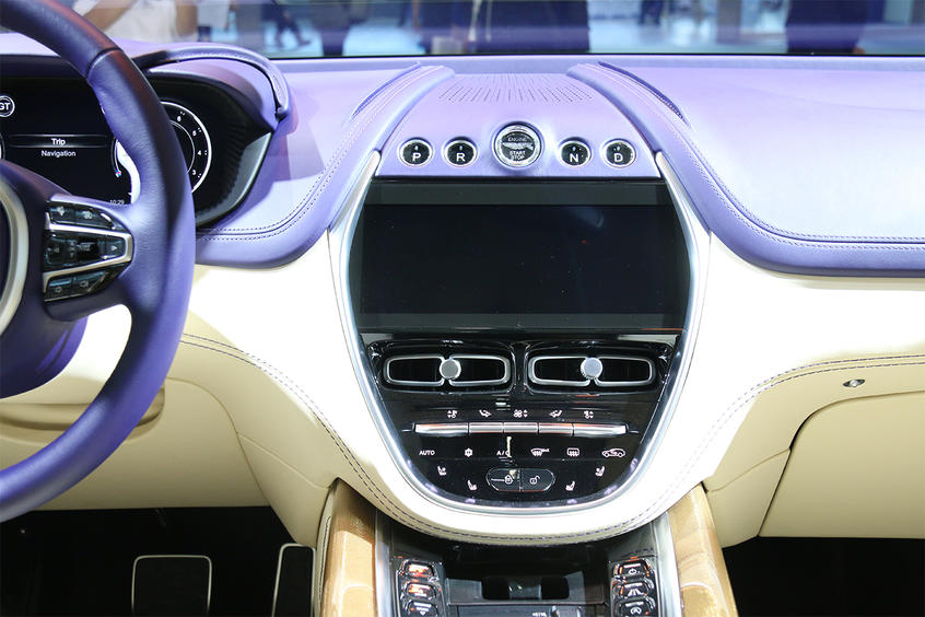 阿斯頓·馬丁DBX