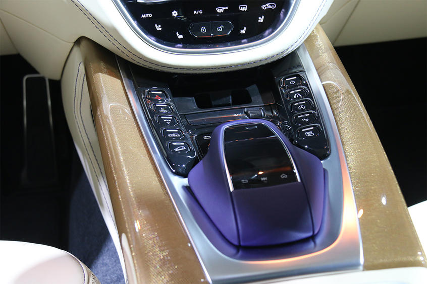 阿斯頓·馬丁DBX