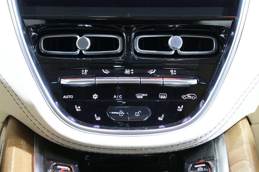 阿斯頓·馬丁DBX