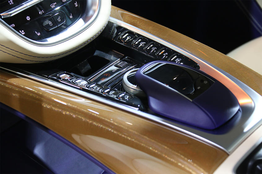 阿斯頓·馬丁DBX