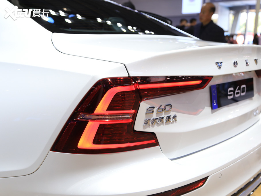 2020֠S60 