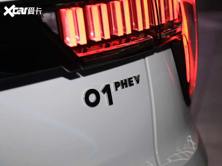 2019I01 PHEV 