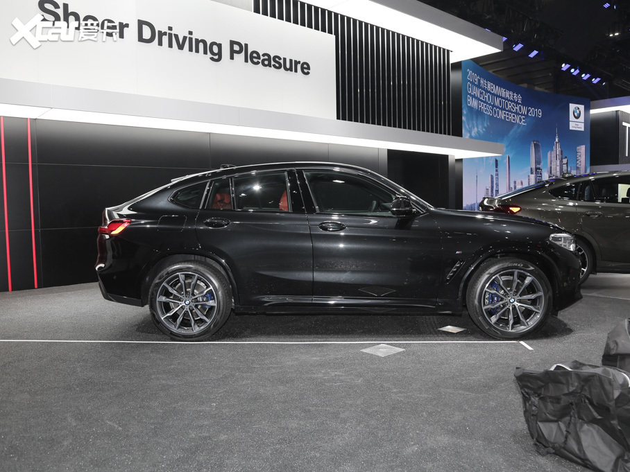 2019RX4 xDrive 25i Tʿ