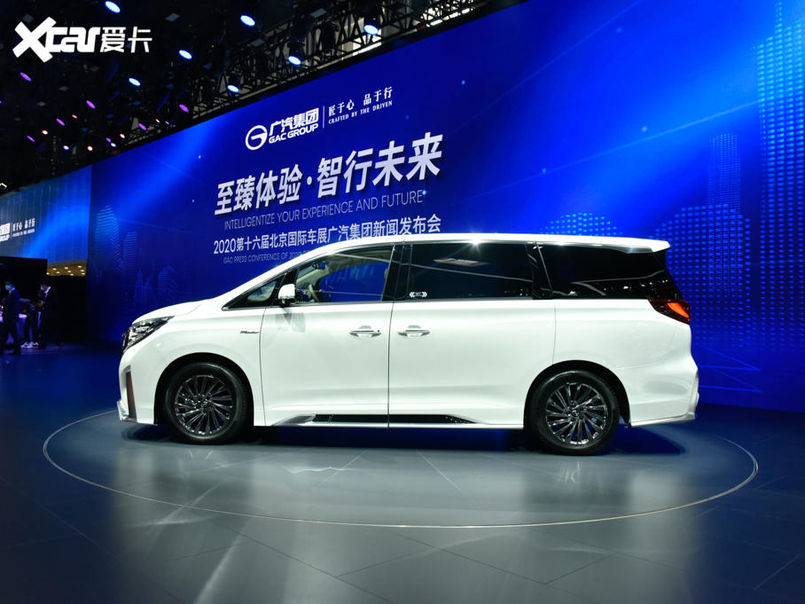 2021�����M8 