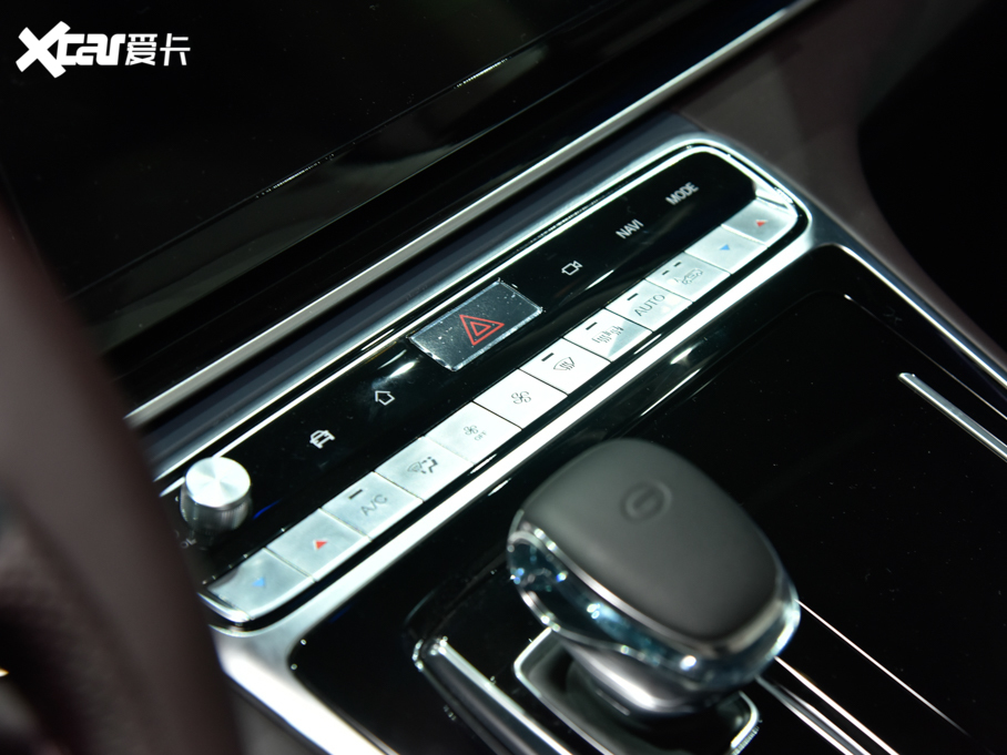 2021�����M8 