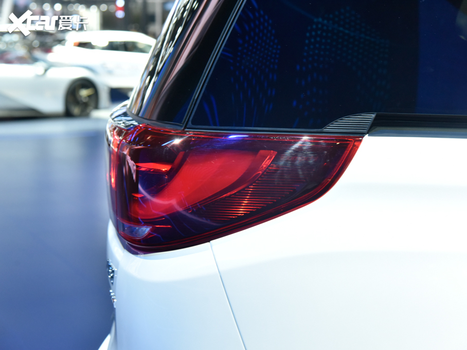 2021�����M8 