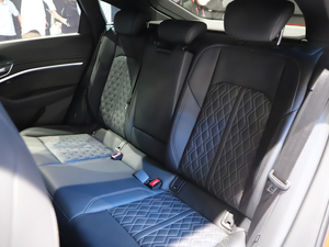 2021��W��e-tron(�M��) �Ϻ�܇չ