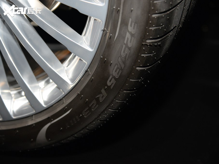 2021���~�ͺ�GLS 