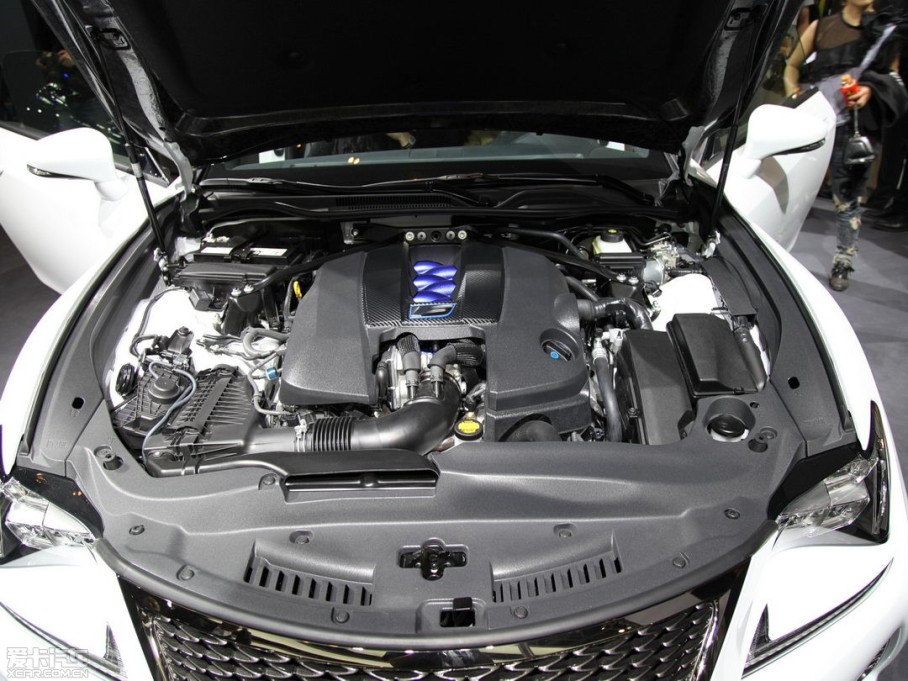 ѾĻ2014ʳչϣ׿˹RC FʽࡣΪһܰ泵ͣ³5.0L V8ƥ8AT䡣