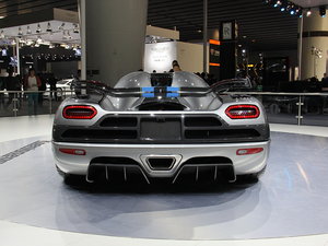 2014��One:1 �Ϻ�܇չ