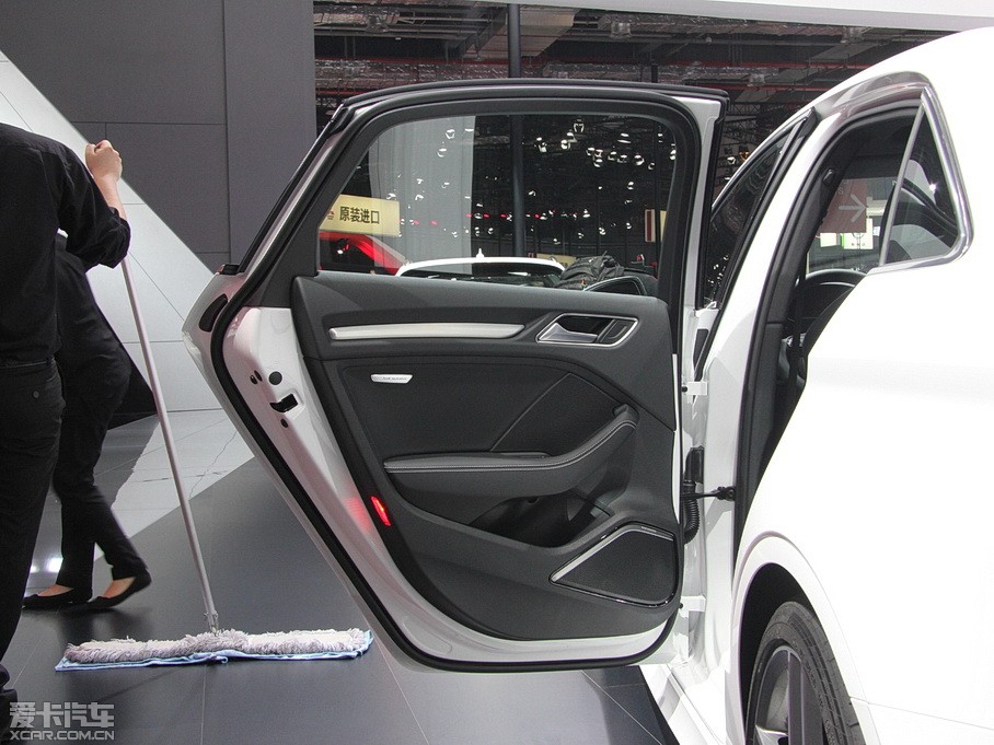 2015WA3 Limousine(M) 