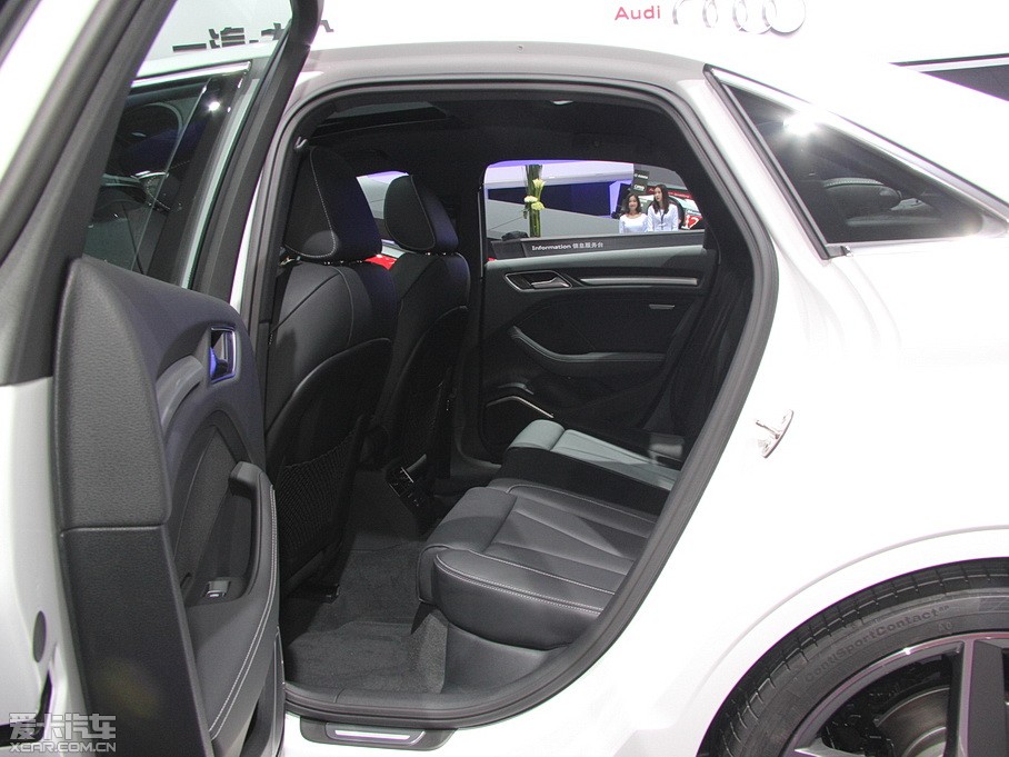 2015WA3 Limousine(M) 