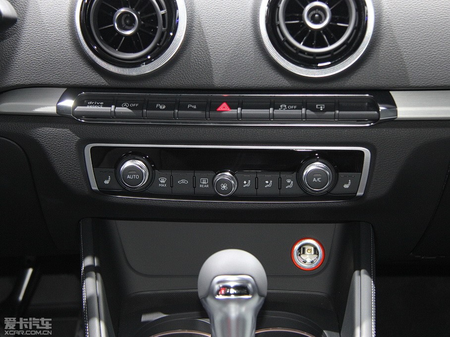 2015WA3 Limousine(M) 