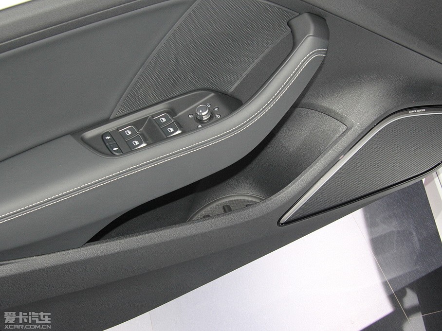 2015WA3 Limousine(M) 