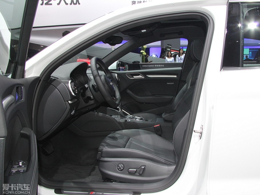 2015WA3 Limousine(M) 