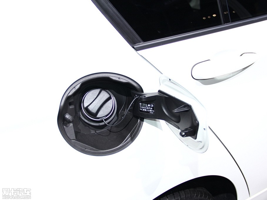 2015R1ϵɎ 118i O(sh)Ӌb