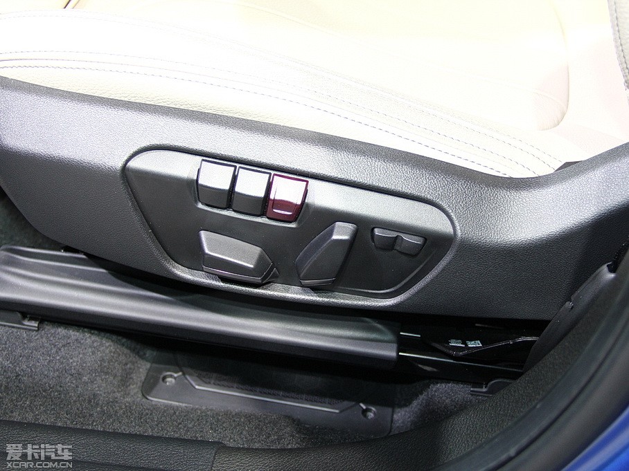 2015R2ϵ܇(M) 218i \OӋb